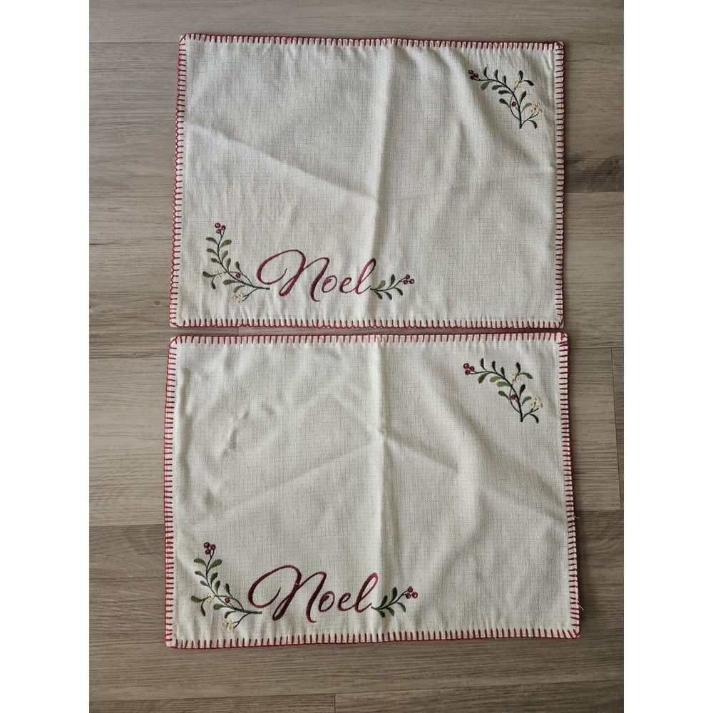 Better Homes & Gardens Noel Embroidered Christmas Placemats Red Set of 2 Vtg
